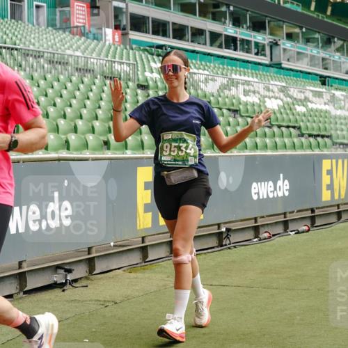 13.09.2026 - 21. swb-Marathon Bremen Michael Burmester http://msf.ph/oto/10434051 13.09.2026 13:05:04 Laufen im Stadion 178, 209, 210, 217, 244, 323, 394, 534, 536, 565, 647, 725, 881, 891, 900, 1073, 1239, 1243, 1307, 1308, 1343, 1373, 1380, 1456, 1479, 1533, 1627, 1649, 1653, 1656, 1687, 1780, 1914, 1932, 1941, 2023, 2089, 2126, 2241, 2244, 2265, 2301, 2310, 2369, 2430, 2452, 2464, 2602, 2723, 2742, 2764, 2851, 2867, 2872, 2891, 2910, 2919, 2957, 2959, 2985, 3028, 3030, 3115, 3217, 3278, 3320, 3343, 3419, 3425, 3444, 3454, 3485, 3521, 3579, 3796, 3909, 242 meine-sportfotos.de
