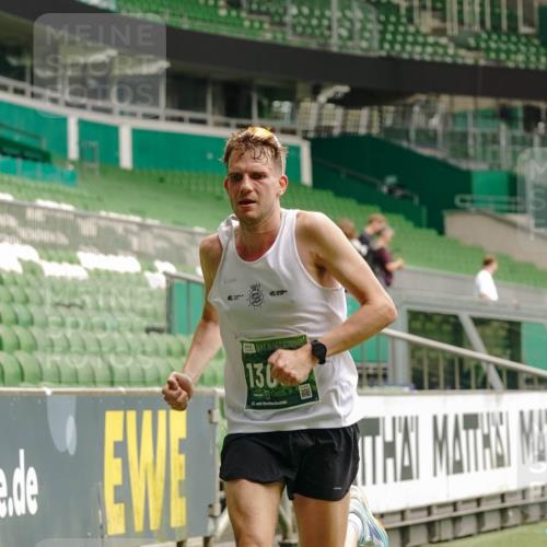 13.09.2026 - 21. swb-Marathon Bremen Michael Burmester http://msf.ph/oto/10434054 13.09.2026 12:35:09 Laufen im Stadion 250, 272, 299, 525, 919, 1089, 1212, 1550, 1875, 2072, 4232, 7692, 417, 482, 573, 668, 943, 1020, 1126, 1357, 1507, 1639, 2100, 4474, 5212, 6485, 6507, 8044, 8285 meine-sportfotos.de