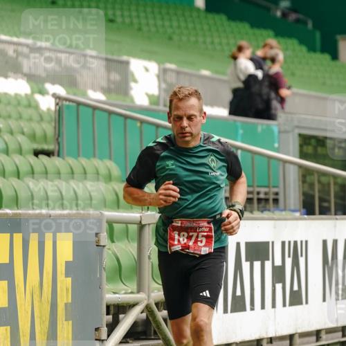 13.09.2026 - 21. swb-Marathon Bremen Michael Burmester http://msf.ph/oto/10434167 13.09.2026 12:35:37 Laufen im Stadion 250, 272, 365, 850, 1089, 1288, 1550, 1875, 1993, 4232, 7692, 8075, 13033, 417, 482, 573, 668, 943, 1020, 1126, 1507, 1606, 1629, 2100, 4474, 6507, 8044, 8285 meine-sportfotos.de