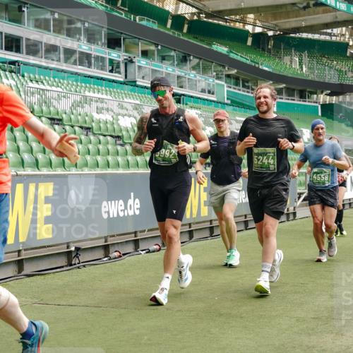 13.09.2026 - 21. swb-Marathon Bremen Michael Burmester http://msf.ph/oto/10434199 13.09.2026 13:05:07 Laufen im Stadion 178, 209, 210, 217, 244, 323, 394, 534, 536, 565, 647, 881, 891, 900, 1073, 1239, 1243, 1307, 1308, 1343, 1373, 1380, 1456, 1479, 1533, 1627, 1649, 1653, 1656, 1687, 1780, 1914, 1932, 1941, 2023, 2089, 2126, 2241, 2244, 2265, 2301, 2310, 2369, 2430, 2452, 2464, 2602, 2723, 2742, 2764, 2851, 2867, 2872, 2891, 2910, 2919, 2957, 2959, 2985, 3028, 3030, 3115, 3217, 3278, 3320, 3343, 3419, 3425, 3444, 3454, 3485, 3521, 3579, 3796, 3909, 242 meine-sportfotos.de