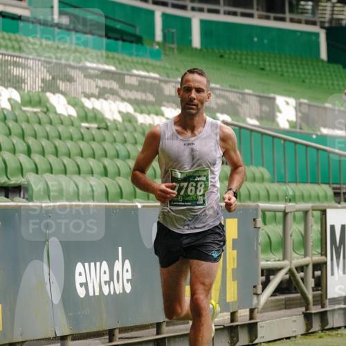 13.09.2026 - 21. swb-Marathon Bremen Michael Burmester http://msf.ph/oto/10434209 13.09.2026 12:35:41 Laufen im Stadion 250, 272, 365, 850, 1089, 1288, 1550, 1875, 1993, 4232, 7692, 8075, 13033, 417, 482, 573, 668, 943, 1020, 1126, 1507, 1606, 1629, 2100, 4474, 6507, 8044, 8285 meine-sportfotos.de