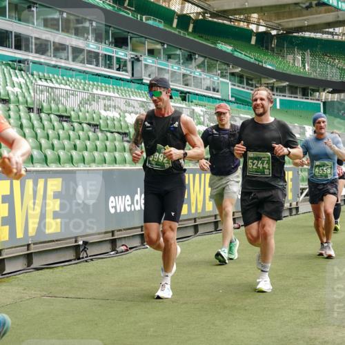 13.09.2026 - 21. swb-Marathon Bremen Michael Burmester http://msf.ph/oto/10434214 13.09.2026 13:05:07 Laufen im Stadion 178, 209, 210, 217, 244, 323, 394, 534, 536, 565, 647, 881, 891, 900, 1073, 1239, 1243, 1307, 1308, 1343, 1373, 1380, 1456, 1479, 1533, 1627, 1649, 1653, 1656, 1687, 1780, 1914, 1932, 1941, 2023, 2089, 2126, 2241, 2244, 2265, 2301, 2310, 2369, 2430, 2452, 2464, 2602, 2723, 2742, 2764, 2851, 2867, 2872, 2891, 2910, 2919, 2957, 2959, 2985, 3028, 3030, 3115, 3217, 3278, 3320, 3343, 3419, 3425, 3444, 3454, 3485, 3521, 3579, 3796, 3909, 242 meine-sportfotos.de