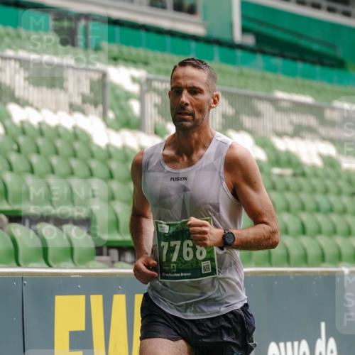 13.09.2026 - 21. swb-Marathon Bremen Michael Burmester http://msf.ph/oto/10434220 13.09.2026 12:35:42 Laufen im Stadion 250, 272, 365, 850, 1089, 1288, 1550, 1875, 1993, 4232, 7692, 8075, 13033, 417, 482, 573, 668, 943, 1020, 1126, 1507, 1606, 1629, 2100, 4474, 6507, 8044, 8285 meine-sportfotos.de