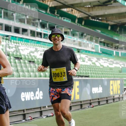13.09.2026 - 21. swb-Marathon Bremen Michael Burmester http://msf.ph/oto/10434236 13.09.2026 10:24:51 Laufen im Stadion 10143, 10235, 10312, 10328, 10336, 10337, 10341, 10346, 10358, 10456, 10520, 10592, 10593, 10618, 10632, 10775, 10782, 10816, 10861, 10972, 10988, 11020, 11042, 11108, 11143, 11201, 11265, 11312, 11373, 11375, 11426, 11442, 11447, 11468, 11527, 11607, 11615, 11628, 11630, 11632, 11704, 11758, 11779, 11826, 11895, 11903, 11948, 12144, 12246, 12281, 12404, 12406, 12426, 12442, 12468, 12469, 12477, 12525, 13520, 13566, 13580, 13585, 13586 meine-sportfotos.de