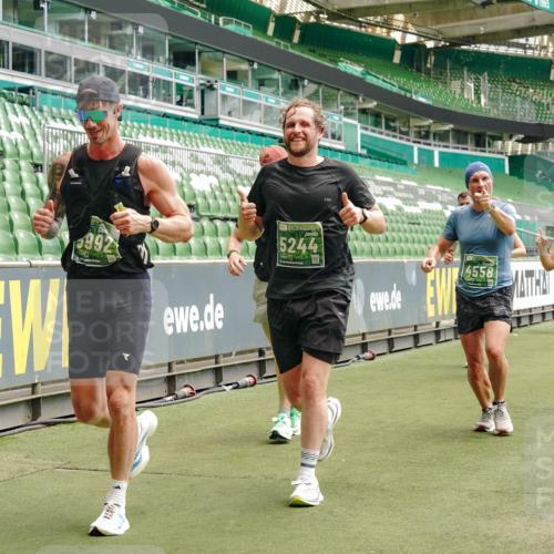 13.09.2026 - 21. swb-Marathon Bremen Michael Burmester http://msf.ph/oto/10434240 13.09.2026 13:05:08 Laufen im Stadion 178, 209, 210, 217, 244, 323, 394, 534, 536, 565, 647, 881, 891, 900, 1073, 1239, 1243, 1307, 1308, 1343, 1373, 1380, 1456, 1479, 1533, 1627, 1649, 1653, 1656, 1687, 1780, 1914, 1932, 1941, 2023, 2076, 2089, 2126, 2241, 2244, 2265, 2301, 2310, 2369, 2430, 2452, 2464, 2602, 2723, 2742, 2764, 2851, 2867, 2872, 2891, 2910, 2919, 2957, 2959, 2985, 3028, 3030, 3115, 3217, 3278, 3320, 3343, 3419, 3425, 3444, 3454, 3485, 3521, 3579, 3796, 3909, 242 meine-sportfotos.de