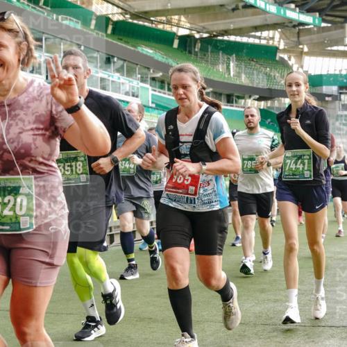 13.09.2026 - 21. swb-Marathon Bremen Michael Burmester http://msf.ph/oto/10434339 13.09.2026 13:33:10 Laufen im Stadion 155, 344, 350, 386, 428, 490, 594, 617, 690, 765, 786, 787, 1001, 1048, 1051, 1098, 1133, 1292, 1326, 1377, 1427, 1557, 1591, 1592, 1661, 1760, 1801, 1869, 1897, 1923, 1996, 2077, 2132, 2226, 2230, 2231, 2253, 2270, 2274, 2320, 2344, 2374, 2399, 2400, 2456, 2479, 2514, 2515, 2523, 2539, 2543, 2556, 2616, 2630, 2641, 2649, 2718, 2757, 2769, 2787, 2848, 2945, 2982, 3014, 3350, 3379, 3443, 3503, 3572, 3577, 3601, 3614, 3644, 3746, 3797, 3875, 3901, 3911, 3952, 3960, 4001 meine-sportfotos.de