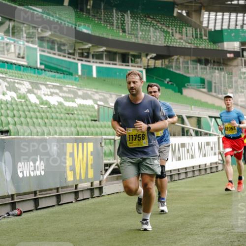 13.09.2026 - 21. swb-Marathon Bremen Michael Burmester http://msf.ph/oto/10434358 13.09.2026 10:24:55 Laufen im Stadion 10143, 10235, 10312, 10328, 10336, 10337, 10341, 10346, 10358, 10456, 10520, 10592, 10593, 10618, 10632, 10775, 10782, 10816, 10861, 10972, 10988, 11020, 11042, 11108, 11143, 11201, 11265, 11312, 11373, 11375, 11426, 11442, 11447, 11468, 11527, 11607, 11615, 11628, 11630, 11632, 11704, 11758, 11779, 11826, 11895, 11903, 11948, 12144, 12246, 12281, 12404, 12406, 12426, 12442, 12468, 12469, 12477, 12525, 13520, 13566, 13580, 13585, 13586 meine-sportfotos.de