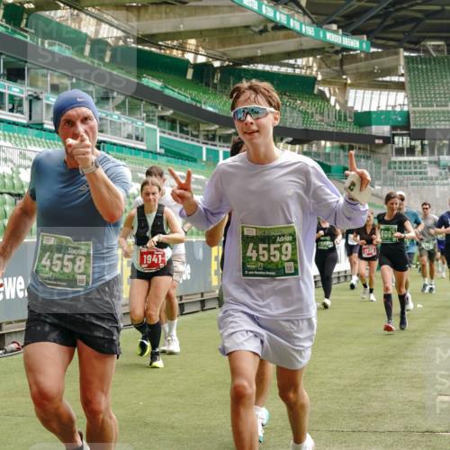 13.09.2026 - 21. swb-Marathon Bremen Michael Burmester http://msf.ph/oto/10434365 13.09.2026 13:05:09 Laufen im Stadion 178, 209, 210, 217, 244, 323, 394, 534, 536, 565, 647, 881, 891, 900, 1073, 1239, 1243, 1307, 1308, 1343, 1373, 1380, 1456, 1479, 1533, 1627, 1649, 1653, 1656, 1687, 1780, 1914, 1932, 1941, 2023, 2076, 2089, 2126, 2241, 2244, 2265, 2301, 2310, 2369, 2430, 2452, 2464, 2602, 2723, 2742, 2764, 2851, 2867, 2872, 2891, 2910, 2919, 2957, 2959, 2985, 3028, 3030, 3115, 3217, 3278, 3320, 3343, 3419, 3425, 3444, 3454, 3485, 3521, 3579, 3796, 3909, 242 meine-sportfotos.de