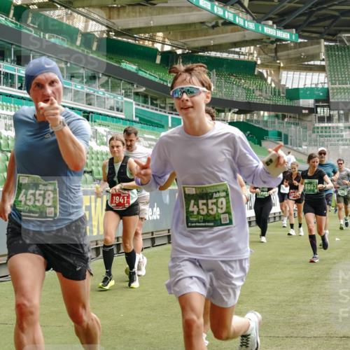 13.09.2026 - 21. swb-Marathon Bremen Michael Burmester http://msf.ph/oto/10434381 13.09.2026 13:05:10 Laufen im Stadion 178, 209, 210, 217, 244, 323, 394, 534, 536, 565, 647, 881, 891, 900, 1073, 1239, 1243, 1307, 1308, 1343, 1373, 1380, 1456, 1479, 1533, 1627, 1649, 1653, 1656, 1687, 1780, 1914, 1932, 1941, 2023, 2076, 2089, 2126, 2241, 2244, 2265, 2301, 2310, 2369, 2430, 2452, 2464, 2602, 2723, 2742, 2764, 2851, 2867, 2872, 2891, 2910, 2919, 2957, 2959, 2985, 3028, 3030, 3115, 3217, 3278, 3320, 3343, 3419, 3425, 3444, 3454, 3485, 3521, 3579, 3796, 3909, 242 meine-sportfotos.de