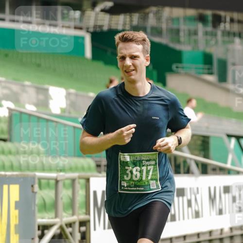 13.09.2026 - 21. swb-Marathon Bremen Michael Burmester http://msf.ph/oto/10434389 13.09.2026 12:36:09 Laufen im Stadion 365, 850, 1288, 1485, 1550, 1875, 1993, 2073, 4232, 7244, 7692, 7768, 8075, 13033, 417, 482, 668, 943, 1020, 1126, 1507, 1606, 1629, 2100, 5428, 7741, 8044 meine-sportfotos.de