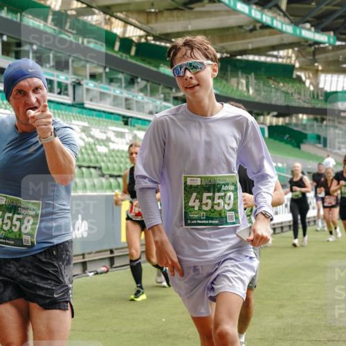 13.09.2026 - 21. swb-Marathon Bremen Michael Burmester http://msf.ph/oto/10434404 13.09.2026 13:05:10 Laufen im Stadion 178, 209, 210, 217, 244, 323, 394, 534, 536, 565, 647, 881, 891, 900, 1073, 1239, 1243, 1307, 1308, 1343, 1373, 1380, 1456, 1479, 1533, 1627, 1649, 1653, 1656, 1687, 1780, 1914, 1932, 1941, 2023, 2076, 2089, 2126, 2241, 2244, 2265, 2301, 2310, 2369, 2430, 2452, 2464, 2602, 2723, 2742, 2764, 2851, 2867, 2872, 2891, 2910, 2919, 2957, 2959, 2985, 3028, 3030, 3115, 3217, 3278, 3320, 3343, 3419, 3425, 3444, 3454, 3485, 3521, 3579, 3796, 3909, 242 meine-sportfotos.de