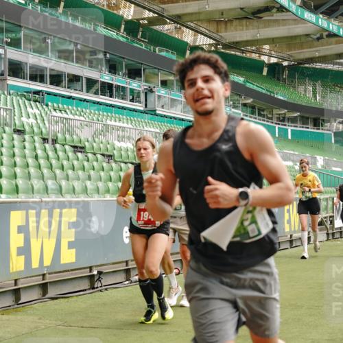 13.09.2026 - 21. swb-Marathon Bremen Michael Burmester http://msf.ph/oto/10434448 13.09.2026 13:05:11 Laufen im Stadion 178, 209, 210, 217, 244, 323, 394, 534, 536, 565, 647, 881, 891, 900, 1073, 1239, 1243, 1307, 1308, 1343, 1373, 1380, 1456, 1479, 1533, 1627, 1649, 1653, 1656, 1687, 1780, 1914, 1932, 1941, 2023, 2076, 2089, 2126, 2241, 2244, 2265, 2301, 2310, 2369, 2430, 2452, 2464, 2602, 2723, 2742, 2764, 2851, 2867, 2872, 2891, 2910, 2919, 2957, 2959, 2985, 3028, 3030, 3115, 3217, 3278, 3320, 3343, 3419, 3425, 3444, 3454, 3485, 3521, 3579, 3796, 3909, 242 meine-sportfotos.de