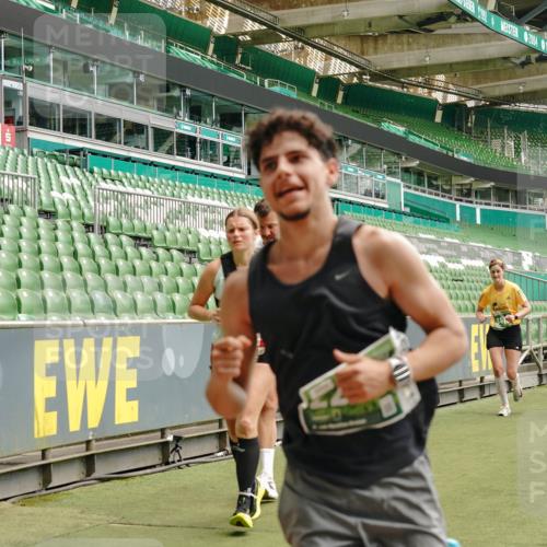 13.09.2026 - 21. swb-Marathon Bremen Michael Burmester http://msf.ph/oto/10434463 13.09.2026 13:05:11 Laufen im Stadion 178, 209, 210, 217, 244, 323, 394, 534, 536, 565, 647, 881, 891, 900, 1073, 1239, 1243, 1307, 1308, 1343, 1373, 1380, 1456, 1479, 1533, 1627, 1649, 1653, 1656, 1687, 1780, 1914, 1932, 1941, 2023, 2076, 2089, 2126, 2241, 2244, 2265, 2301, 2310, 2369, 2430, 2452, 2464, 2602, 2723, 2742, 2764, 2851, 2867, 2872, 2891, 2910, 2919, 2957, 2959, 2985, 3028, 3030, 3115, 3217, 3278, 3320, 3343, 3419, 3425, 3444, 3454, 3485, 3521, 3579, 3796, 3909, 242 meine-sportfotos.de