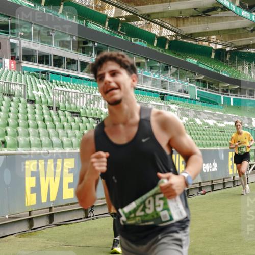 13.09.2026 - 21. swb-Marathon Bremen Michael Burmester http://msf.ph/oto/10434482 13.09.2026 13:05:11 Laufen im Stadion 178, 209, 210, 217, 244, 323, 394, 534, 536, 565, 647, 881, 891, 900, 1073, 1239, 1243, 1307, 1308, 1343, 1373, 1380, 1456, 1479, 1533, 1627, 1649, 1653, 1656, 1687, 1780, 1914, 1932, 1941, 2023, 2076, 2089, 2126, 2241, 2244, 2265, 2301, 2310, 2369, 2430, 2452, 2464, 2602, 2723, 2742, 2764, 2851, 2867, 2872, 2891, 2910, 2919, 2957, 2959, 2985, 3028, 3030, 3115, 3217, 3278, 3320, 3343, 3419, 3425, 3444, 3454, 3485, 3521, 3579, 3796, 3909, 242 meine-sportfotos.de