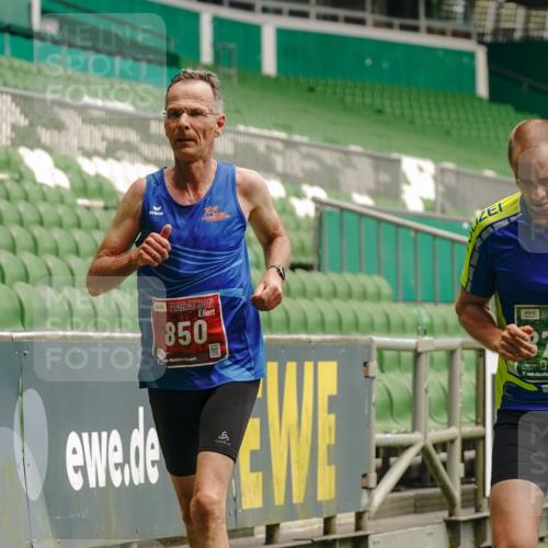 13.09.2026 - 21. swb-Marathon Bremen Michael Burmester http://msf.ph/oto/10434485 13.09.2026 12:36:21 Laufen im Stadion 365, 850, 1288, 1485, 1550, 1583, 1875, 1993, 2073, 3617, 4232, 7244, 7692, 7768, 8075, 8729, 13033, 482, 525, 668, 943, 1020, 1126, 1212, 1507, 1606, 1629, 2100, 5428, 7741, 8044 meine-sportfotos.de
