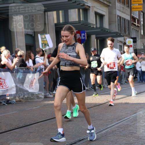13.09.2026 - 21. swb-Marathon Bremen Strokosch-Dieckow http://msf.ph/oto/10434515 13.09.2026 13:13:19 Ziel 779, 1704, 2360, 2401, 2767, 2882, 3413, 6407, 6451, 7493, 7707, 8477, 8568, 8840, 8963, 9442, 9884, 13099, 280, 313, 621, 868, 987, 1207, 2130, 2498, 2559, 2858, 2962, 3566, 3625, 4582, 5345, 5769, 6038, 6349, 6394, 7874, 8197, 8291, 8419, 8464, 9092, 9217 meine-sportfotos.de