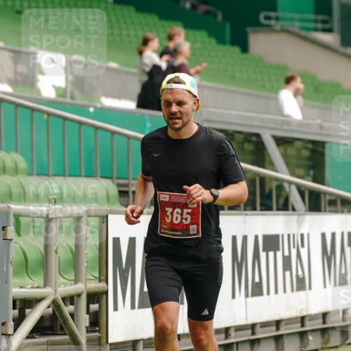 13.09.2026 - 21. swb-Marathon Bremen Michael Burmester http://msf.ph/oto/10434564 13.09.2026 12:36:29 Laufen im Stadion 365, 850, 1288, 1385, 1485, 1550, 1583, 1875, 1993, 2073, 3617, 4232, 7244, 7692, 7768, 8075, 8729, 13033, 482, 525, 668, 943, 1020, 1126, 1212, 1507, 1606, 1629, 2072, 2100, 5428, 7741 meine-sportfotos.de