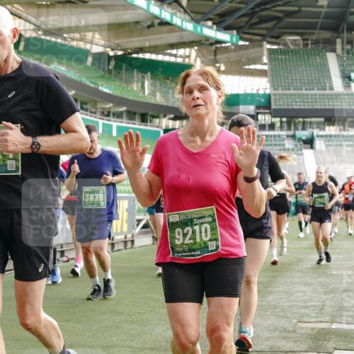 13.09.2026 - 21. swb-Marathon Bremen Michael Burmester http://msf.ph/oto/10434609 13.09.2026 13:33:21 Laufen im Stadion 155, 344, 350, 386, 428, 490, 594, 617, 690, 765, 786, 787, 1001, 1048, 1051, 1098, 1133, 1292, 1377, 1427, 1444, 1557, 1591, 1592, 1661, 1760, 1801, 1827, 1897, 1923, 1996, 2077, 2132, 2226, 2230, 2231, 2253, 2270, 2274, 2320, 2374, 2399, 2400, 2456, 2479, 2511, 2514, 2515, 2523, 2539, 2543, 2556, 2616, 2630, 2641, 2649, 2718, 2735, 2757, 2769, 2787, 2848, 2982, 3014, 3345, 3350, 3443, 3503, 3577, 3601, 3614, 3746, 3797, 3875, 3901, 3911, 3952, 3960, 4001 meine-sportfotos.de