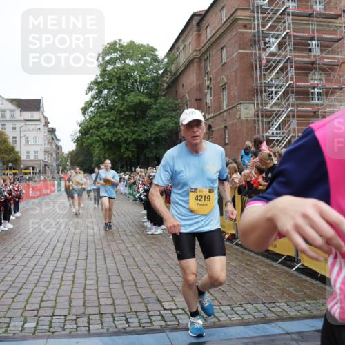 13.09.2026 - Kiel Lauf Yannick Fuchs http://msf.ph/oto/10434626 13.09.2026 09:48:15 Ziel 872, 1047, 1227, 1976, 2656, 2671, 2970, 4219, 5185, 5825, 6464, 7070, 7247, 7481, 8080, 9755, 10200, 11954, 122, 218, 366, 390, 1713, 1743, 2241, 2755, 3735, 3812, 4103, 4225, 4288, 4365, 4400, 4460, 4467, 4710, 4952, 5215, 6078, 6242, 6809, 6942, 7258, 8096, 9694, 9697, 10823, 11396, 11654, 12007, 12099, 12167, 12393, 1493, 1731, 2943, 4350, 5518, 8455, 466, 3373, 4011, 4400, 4479, 4480, 4952, 7767, 8503, 8833, 9528, 9697 meine-sportfotos.de
