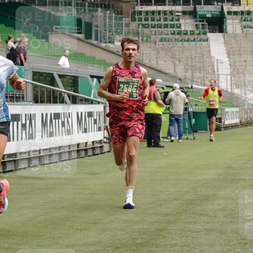 13.09.2026 - 21. swb-Marathon Bremen Michael Burmester http://msf.ph/oto/10434635 13.09.2026 12:36:45 Laufen im Stadion 365, 466, 658, 850, 1288, 1385, 1485, 1550, 1583, 1754, 1875, 1993, 2073, 2585, 3617, 4232, 7244, 7692, 7768, 8075, 8729, 13033, 299, 482, 525, 668, 919, 1212, 1606, 1629, 2072, 5428, 7741 meine-sportfotos.de