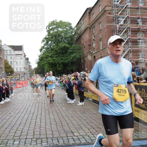 13.09.2026 - Kiel Lauf Yannick Fuchs http://msf.ph/oto/10434636 13.09.2026 09:48:15 Ziel 872, 1047, 1227, 1976, 2656, 2671, 2970, 4219, 5185, 5825, 6464, 7070, 7247, 7481, 8080, 9755, 10200, 11954, 122, 218, 366, 390, 1713, 1743, 2241, 2755, 3735, 3812, 4103, 4225, 4288, 4365, 4400, 4460, 4467, 4710, 4952, 5215, 6078, 6242, 6809, 6942, 7258, 8096, 9694, 9697, 10823, 11396, 11654, 12007, 12099, 12167, 12393, 1493, 1731, 2943, 4350, 5518, 8455, 466, 3373, 4011, 4400, 4479, 4480, 4952, 7767, 8503, 8833, 9528, 9697 meine-sportfotos.de