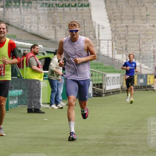 13.09.2026 - 21. swb-Marathon Bremen Michael Burmester http://msf.ph/oto/10434706 13.09.2026 12:36:52 Laufen im Stadion 365, 466, 658, 850, 1090, 1288, 1385, 1485, 1550, 1583, 1754, 1875, 1993, 2073, 2585, 3617, 4232, 7244, 7692, 7768, 8075, 8729, 13033, 299, 482, 525, 919, 1212, 1606, 1629, 2072, 5428, 7741 meine-sportfotos.de