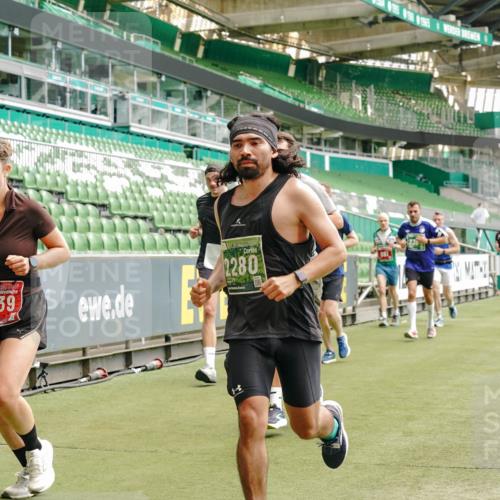 13.09.2026 - 21. swb-Marathon Bremen Michael Burmester http://msf.ph/oto/10434726 13.09.2026 13:05:16 Laufen im Stadion 178, 209, 210, 217, 244, 323, 394, 534, 536, 565, 647, 784, 881, 891, 900, 1073, 1239, 1243, 1274, 1307, 1308, 1343, 1373, 1380, 1456, 1479, 1533, 1581, 1627, 1653, 1656, 1687, 1780, 1914, 1932, 1941, 2023, 2076, 2089, 2126, 2241, 2244, 2265, 2301, 2310, 2369, 2430, 2452, 2464, 2602, 2723, 2742, 2764, 2851, 2867, 2872, 2891, 2910, 2919, 2957, 2959, 2985, 3028, 3030, 3115, 3217, 3278, 3320, 3343, 3419, 3425, 3444, 3454, 3485, 3521, 3796, 3909, 242 meine-sportfotos.de