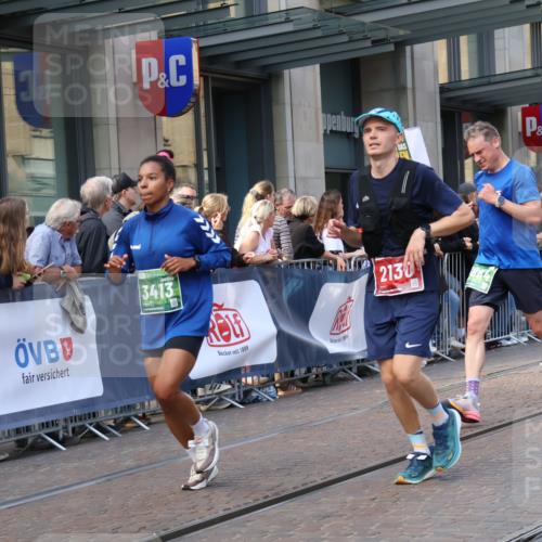 13.09.2026 - 21. swb-Marathon Bremen Strokosch-Dieckow http://msf.ph/oto/10434750 13.09.2026 13:13:28 Ziel 524, 670, 683, 1704, 1707, 1937, 2401, 2422, 2767, 3236, 3413, 5443, 6451, 7210, 7283, 7493, 7707, 8840, 9442, 9635, 9884, 13099, 280, 621, 779, 987, 1207, 2130, 2360, 2882, 2962, 3566, 3625, 4582, 5345, 5769, 6038, 6394, 6407, 7874, 8197, 8464, 8477, 8568, 8963, 9092 meine-sportfotos.de