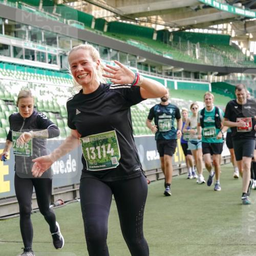 13.09.2026 - 21. swb-Marathon Bremen Michael Burmester http://msf.ph/oto/10434766 13.09.2026 13:33:28 Laufen im Stadion 155, 344, 350, 428, 490, 594, 679, 690, 709, 765, 786, 787, 916, 1001, 1048, 1051, 1098, 1133, 1292, 1377, 1427, 1444, 1557, 1591, 1592, 1661, 1703, 1760, 1827, 1897, 1923, 1996, 2077, 2132, 2226, 2230, 2231, 2253, 2270, 2274, 2320, 2374, 2399, 2400, 2451, 2456, 2479, 2511, 2514, 2515, 2523, 2539, 2543, 2556, 2616, 2630, 2641, 2649, 2718, 2735, 2757, 2769, 2787, 2848, 2982, 3014, 3345, 3350, 3443, 3503, 3577, 3601, 3614, 3746, 3797, 3875, 3901, 3911, 3952, 4001 meine-sportfotos.de