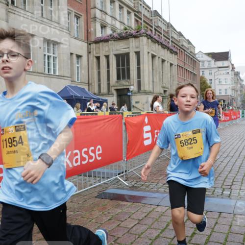 13.09.2026 - Kiel Lauf Yannick Fuchs http://msf.ph/oto/10434773 13.09.2026 09:48:22 Ziel 1047, 1493, 1976, 2656, 2671, 2970, 4350, 5185, 5518, 5825, 6464, 7247, 10200, 11954, 122, 218, 366, 872, 1227, 1713, 1743, 2241, 2755, 3735, 3812, 4219, 4225, 4288, 4365, 4460, 4467, 4710, 5215, 6242, 6809, 6942, 7070, 7258, 7481, 8080, 8096, 9694, 9755, 10823, 11396, 11654, 12007, 12167, 12393, 467, 1731, 2676, 2943, 3843, 6239, 7071, 7432, 7448, 8455, 10458, 10729, 11054, 11694, 390, 1743, 3735, 4103, 4365, 4400, 4460, 4952, 6078, 8096, 9697 meine-sportfotos.de