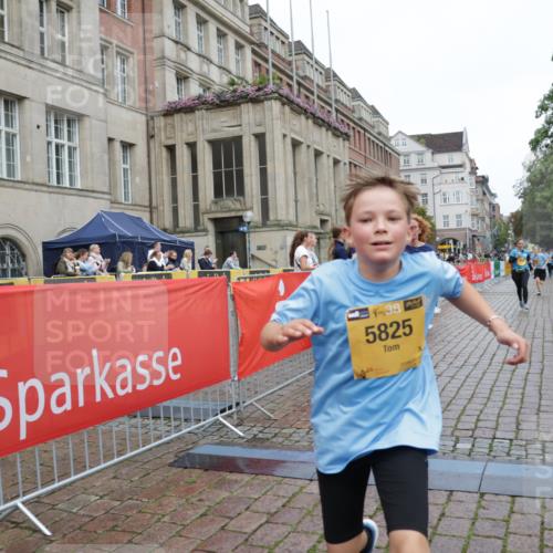 13.09.2026 - Kiel Lauf Yannick Fuchs http://msf.ph/oto/10434779 13.09.2026 09:48:22 Ziel 1047, 1493, 1976, 2656, 2671, 2970, 4350, 5185, 5518, 5825, 6464, 7247, 10200, 11954, 122, 218, 366, 872, 1227, 1713, 1743, 2241, 2755, 3735, 3812, 4219, 4225, 4288, 4365, 4460, 4467, 4710, 5215, 6242, 6809, 6942, 7070, 7258, 7481, 8080, 8096, 9694, 9755, 10823, 11396, 11654, 12007, 12167, 12393, 467, 1731, 2676, 2943, 3843, 6239, 7071, 7432, 7448, 8455, 10458, 10729, 11054, 11694, 390, 1743, 3735, 4103, 4365, 4400, 4460, 4952, 6078, 8096, 9697 meine-sportfotos.de