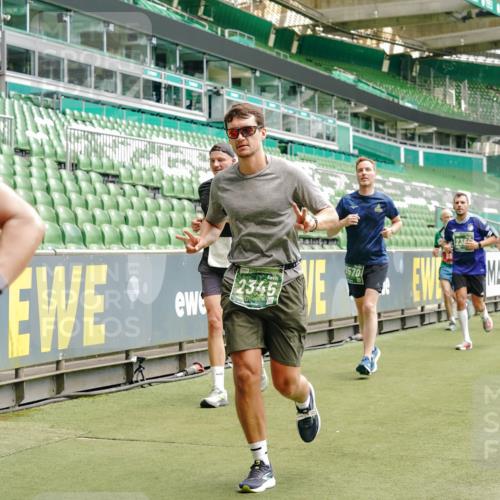 13.09.2026 - 21. swb-Marathon Bremen Michael Burmester http://msf.ph/oto/10434802 13.09.2026 13:05:17 Laufen im Stadion 178, 209, 217, 244, 323, 394, 534, 536, 565, 647, 784, 891, 900, 1073, 1239, 1243, 1274, 1307, 1308, 1343, 1373, 1380, 1456, 1479, 1533, 1581, 1627, 1653, 1656, 1687, 1780, 1914, 1932, 1941, 2023, 2076, 2089, 2126, 2241, 2244, 2265, 2301, 2310, 2369, 2393, 2430, 2452, 2464, 2602, 2723, 2742, 2764, 2851, 2867, 2872, 2891, 2910, 2919, 2957, 2959, 2985, 3028, 3030, 3115, 3217, 3278, 3320, 3343, 3419, 3425, 3444, 3454, 3485, 3521, 3796, 3909, 242 meine-sportfotos.de