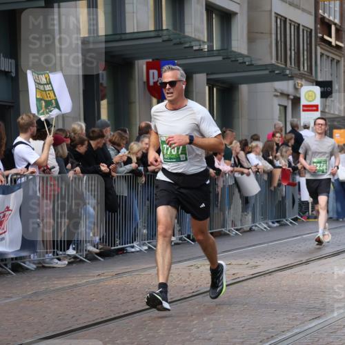 13.09.2026 - 21. swb-Marathon Bremen Strokosch-Dieckow http://msf.ph/oto/10434805 13.09.2026 13:13:30 Ziel 524, 670, 683, 1704, 1707, 1937, 2422, 2767, 3236, 3413, 5443, 6451, 7210, 7283, 7493, 7707, 9426, 9635, 9884, 13099, 280, 621, 779, 987, 1207, 2130, 2360, 2401, 2882, 2962, 3566, 4582, 5345, 5769, 6038, 6394, 6407, 7493, 8197, 8464, 8477, 8568, 8840, 8963, 9442 meine-sportfotos.de