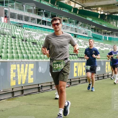 13.09.2026 - 21. swb-Marathon Bremen Michael Burmester http://msf.ph/oto/10434835 13.09.2026 13:05:17 Laufen im Stadion 178, 209, 217, 244, 323, 394, 534, 536, 565, 647, 784, 891, 900, 1073, 1239, 1243, 1274, 1307, 1308, 1343, 1373, 1380, 1456, 1479, 1533, 1581, 1627, 1653, 1656, 1687, 1780, 1914, 1932, 1941, 2023, 2076, 2089, 2126, 2241, 2244, 2265, 2301, 2310, 2369, 2393, 2430, 2452, 2464, 2602, 2723, 2742, 2764, 2851, 2867, 2872, 2891, 2910, 2919, 2957, 2959, 2985, 3028, 3030, 3115, 3217, 3278, 3320, 3343, 3419, 3425, 3444, 3454, 3485, 3521, 3796, 3909, 242 meine-sportfotos.de