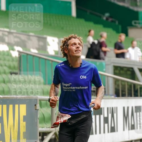 13.09.2026 - 21. swb-Marathon Bremen Michael Burmester http://msf.ph/oto/10434840 13.09.2026 12:37:08 Laufen im Stadion 365, 466, 658, 850, 1090, 1288, 1385, 1485, 1583, 1754, 1993, 2073, 2585, 3617, 7244, 7692, 7768, 8075, 8081, 8729, 13033, 299, 525, 919, 1089, 1212, 1606, 1629, 2072, 5428, 7741 meine-sportfotos.de