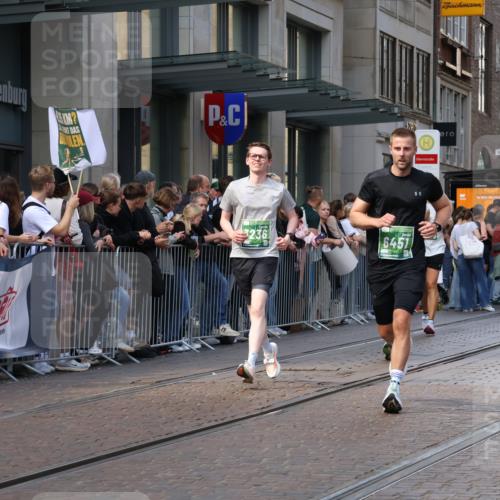 13.09.2026 - 21. swb-Marathon Bremen Strokosch-Dieckow http://msf.ph/oto/10434846 13.09.2026 13:13:32 Ziel 524, 670, 683, 1704, 1707, 1937, 2422, 2824, 3236, 3413, 5443, 5610, 6451, 7210, 7283, 7707, 9426, 9635, 9884, 13099, 280, 621, 779, 2130, 2360, 2401, 2767, 2882, 2962, 3566, 4582, 5345, 5769, 6038, 6394, 6407, 7493, 8197, 8464, 8477, 8568, 8840, 8963, 9442 meine-sportfotos.de