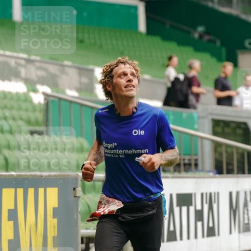 13.09.2026 - 21. swb-Marathon Bremen Michael Burmester http://msf.ph/oto/10434847 13.09.2026 12:37:08 Laufen im Stadion 365, 466, 658, 850, 1090, 1288, 1385, 1485, 1583, 1754, 1993, 2073, 2585, 3617, 7244, 7692, 7768, 8075, 8081, 8729, 13033, 299, 525, 919, 1089, 1212, 1606, 1629, 2072, 5428, 7741 meine-sportfotos.de