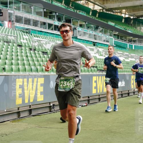 13.09.2026 - 21. swb-Marathon Bremen Michael Burmester http://msf.ph/oto/10434848 13.09.2026 13:05:17 Laufen im Stadion 178, 209, 217, 244, 323, 394, 534, 536, 565, 647, 784, 891, 900, 1073, 1239, 1243, 1274, 1307, 1308, 1343, 1373, 1380, 1456, 1479, 1533, 1581, 1627, 1653, 1656, 1687, 1780, 1914, 1932, 1941, 2023, 2076, 2089, 2126, 2241, 2244, 2265, 2301, 2310, 2369, 2393, 2430, 2452, 2464, 2602, 2723, 2742, 2764, 2851, 2867, 2872, 2891, 2910, 2919, 2957, 2959, 2985, 3028, 3030, 3115, 3217, 3278, 3320, 3343, 3419, 3425, 3444, 3454, 3485, 3521, 3796, 3909, 242 meine-sportfotos.de