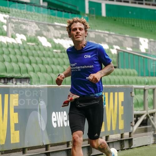 13.09.2026 - 21. swb-Marathon Bremen Michael Burmester http://msf.ph/oto/10434851 13.09.2026 12:37:09 Laufen im Stadion 365, 466, 658, 850, 1090, 1288, 1385, 1485, 1583, 1754, 1993, 2073, 2585, 3617, 7244, 7692, 7768, 8075, 8081, 8729, 13033, 299, 525, 919, 1089, 1212, 1606, 1629, 2072, 5428, 7741 meine-sportfotos.de