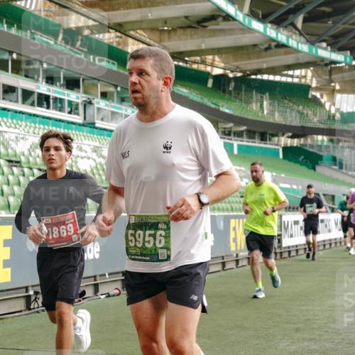 13.09.2026 - 21. swb-Marathon Bremen Michael Burmester http://msf.ph/oto/10434902 13.09.2026 13:33:36 Laufen im Stadion 155, 344, 350, 428, 490, 594, 679, 690, 709, 765, 786, 787, 916, 1001, 1026, 1048, 1051, 1098, 1133, 1292, 1377, 1444, 1557, 1591, 1592, 1661, 1703, 1760, 1827, 1923, 1996, 2077, 2132, 2226, 2230, 2231, 2270, 2274, 2320, 2374, 2399, 2400, 2451, 2456, 2479, 2511, 2514, 2515, 2523, 2539, 2543, 2556, 2616, 2630, 2641, 2649, 2718, 2735, 2757, 2769, 2787, 2848, 2982, 3014, 3345, 3350, 3443, 3503, 3577, 3601, 3614, 3708, 3709, 3720, 3797, 3875, 3901, 3911, 3952, 4001 meine-sportfotos.de