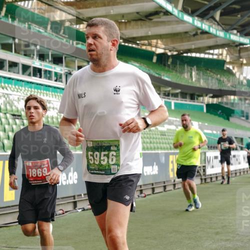 13.09.2026 - 21. swb-Marathon Bremen Michael Burmester http://msf.ph/oto/10434909 13.09.2026 13:33:36 Laufen im Stadion 155, 344, 350, 428, 490, 594, 679, 690, 709, 765, 786, 787, 916, 1001, 1026, 1048, 1051, 1098, 1133, 1292, 1377, 1444, 1557, 1591, 1592, 1661, 1703, 1760, 1827, 1923, 1996, 2077, 2132, 2226, 2230, 2231, 2270, 2274, 2320, 2374, 2399, 2400, 2451, 2456, 2479, 2511, 2514, 2515, 2523, 2539, 2543, 2556, 2616, 2630, 2641, 2649, 2718, 2735, 2757, 2769, 2787, 2848, 2982, 3014, 3345, 3350, 3443, 3503, 3577, 3601, 3614, 3708, 3709, 3720, 3797, 3875, 3901, 3911, 3952, 4001 meine-sportfotos.de