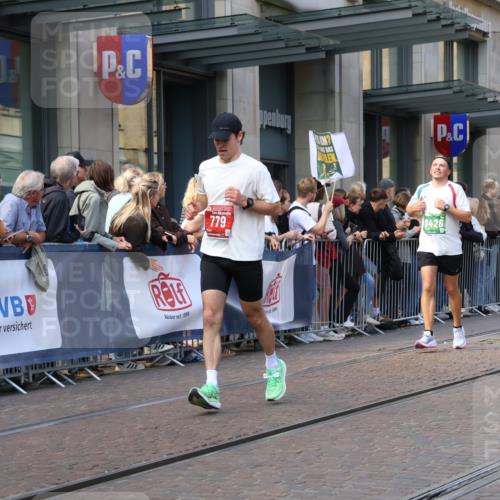 13.09.2026 - 21. swb-Marathon Bremen Strokosch-Dieckow http://msf.ph/oto/10434970 13.09.2026 13:13:35 Ziel 524, 670, 683, 1433, 1613, 1704, 1707, 1937, 2422, 2701, 2824, 3236, 3413, 5443, 5593, 5610, 6451, 7210, 7283, 7435, 7707, 8118, 9426, 9635, 9884, 10105, 13099, 280, 779, 2130, 2360, 2401, 2767, 2882, 2962, 3566, 6038, 6394, 6407, 7493, 8197, 8477, 8568, 8840, 8963, 9442 meine-sportfotos.de