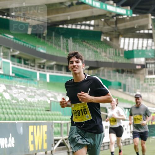 13.09.2026 - 21. swb-Marathon Bremen Michael Burmester http://msf.ph/oto/10435077 13.09.2026 10:25:29 Laufen im Stadion 10143, 10228, 10312, 10328, 10336, 10337, 10342, 10346, 10358, 10398, 10447, 10454, 10456, 10593, 10618, 10632, 10742, 10775, 10806, 10816, 10861, 10866, 10972, 10987, 10988, 11015, 11019, 11020, 11088, 11108, 11143, 11155, 11187, 11199, 11209, 11232, 11265, 11312, 11375, 11442, 11447, 11468, 11527, 11607, 11615, 11630, 11632, 11704, 11758, 11779, 11826, 11895, 11948, 12246, 12281, 12406, 12426, 12442, 12468, 12477, 12525, 13520, 13585, 13586 meine-sportfotos.de