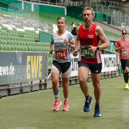13.09.2026 - 21. swb-Marathon Bremen Michael Burmester http://msf.ph/oto/10435105 13.09.2026 12:37:25 Laufen im Stadion 346, 365, 466, 658, 850, 895, 1090, 1118, 1288, 1385, 1485, 1583, 1604, 1754, 2073, 2585, 2670, 3617, 7244, 7650, 7768, 8075, 8081, 8729, 9522, 9617, 13033, 250, 272, 299, 525, 919, 1089, 1212, 2072, 5428, 7741 meine-sportfotos.de