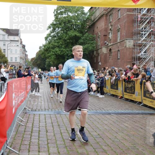13.09.2026 - Kiel Lauf Yannick Fuchs http://msf.ph/oto/10435107 13.09.2026 09:48:54 Ziel 830, 1547, 2047, 2663, 2852, 2921, 3418, 3509, 3550, 4961, 6065, 6362, 6593, 9209, 9691, 10092, 10961, 11184, 11294, 12614, 467, 1493, 1731, 2676, 2943, 3509, 3843, 4350, 5185, 5518, 5784, 5825, 6239, 6464, 7071, 7432, 7448, 8455, 9382, 9384, 10458, 10729, 11054, 11694, 221, 1559, 1561, 2592, 2731, 2867, 3094, 4333, 6278, 8681, 8844, 9001, 9058, 9219, 10150, 11190, 11322, 11411, 11989, 11990, 1047, 1976, 2656, 2671, 2970, 5185, 7247 meine-sportfotos.de