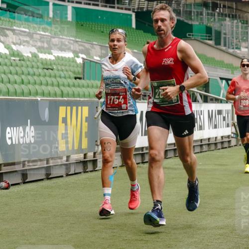 13.09.2026 - 21. swb-Marathon Bremen Michael Burmester http://msf.ph/oto/10435109 13.09.2026 12:37:25 Laufen im Stadion 346, 365, 466, 658, 850, 895, 1090, 1118, 1288, 1385, 1485, 1583, 1604, 1754, 2073, 2585, 2670, 3617, 7244, 7650, 7768, 8075, 8081, 8729, 9522, 9617, 13033, 250, 272, 299, 525, 919, 1089, 1212, 2072, 5428, 7741 meine-sportfotos.de