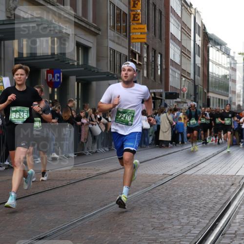13.09.2026 - 21. swb-Marathon Bremen Strokosch-Dieckow http://msf.ph/oto/10435115 13.09.2026 13:13:41 Ziel 524, 670, 683, 1433, 1613, 1704, 1707, 1937, 2422, 2701, 2824, 3236, 5443, 5593, 5610, 6145, 6451, 7029, 7210, 7283, 7435, 7963, 8118, 8886, 9426, 9635, 9884, 10105, 779, 2130, 2360, 2401, 2767, 2882, 3413, 6407, 7493, 7707, 8477, 8568, 8840, 8963, 9442, 9884, 13099 meine-sportfotos.de