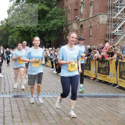 13.09.2026 - Kiel Lauf Yannick Fuchs http://msf.ph/oto/10435133 13.09.2026 09:48:56 Ziel 830, 1547, 2047, 2663, 2852, 2921, 3418, 3550, 4961, 6065, 6362, 6593, 8844, 9058, 9209, 9219, 9691, 10092, 11184, 11294, 12614, 467, 1493, 1731, 2676, 2943, 3509, 3843, 4350, 5518, 5784, 6239, 7071, 7432, 7448, 8455, 9382, 9384, 10458, 10729, 10961, 11054, 11694, 221, 1559, 1561, 2115, 2592, 2626, 2731, 2867, 3094, 4333, 6278, 8617, 8681, 9001, 10150, 11190, 11322, 11411, 11989, 11990, 1047, 1976, 2656, 2671, 2970, 4350, 5185, 5518, 7247 meine-sportfotos.de
