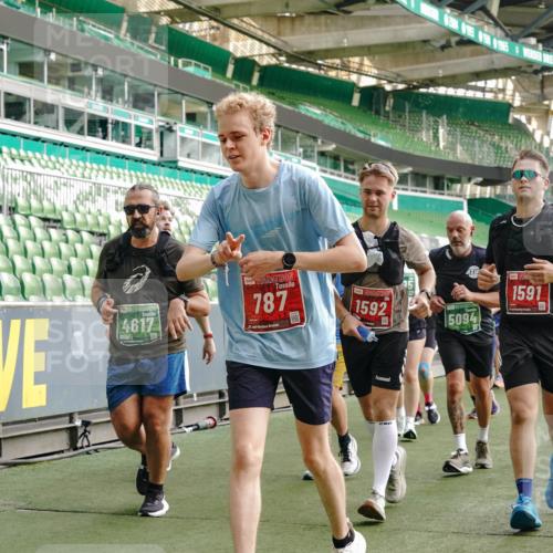 13.09.2026 - 21. swb-Marathon Bremen Michael Burmester http://msf.ph/oto/10435213 13.09.2026 13:33:51 Laufen im Stadion 155, 350, 428, 490, 594, 679, 709, 765, 786, 787, 916, 1001, 1026, 1048, 1051, 1098, 1292, 1377, 1444, 1553, 1557, 1560, 1591, 1592, 1607, 1661, 1703, 1760, 1772, 1827, 1996, 2077, 2132, 2226, 2230, 2231, 2320, 2338, 2374, 2399, 2400, 2451, 2456, 2479, 2511, 2514, 2515, 2539, 2543, 2616, 2630, 2641, 2718, 2735, 2757, 2769, 2787, 2791, 2848, 2982, 3014, 3345, 3443, 3503, 3547, 3577, 3601, 3614, 3660, 3708, 3709, 3720, 3797, 3875, 3901, 3911, 3952, 4001, 4014, 5151 meine-sportfotos.de