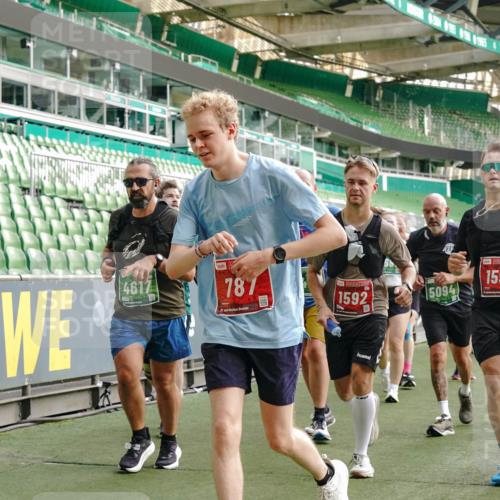 13.09.2026 - 21. swb-Marathon Bremen Michael Burmester http://msf.ph/oto/10435225 13.09.2026 13:33:51 Laufen im Stadion 155, 350, 428, 490, 594, 679, 709, 765, 786, 787, 916, 1001, 1026, 1048, 1051, 1098, 1292, 1377, 1444, 1553, 1557, 1560, 1591, 1592, 1607, 1661, 1703, 1760, 1772, 1827, 1996, 2077, 2132, 2226, 2230, 2231, 2320, 2338, 2374, 2399, 2400, 2451, 2456, 2479, 2511, 2514, 2515, 2539, 2543, 2616, 2630, 2641, 2718, 2735, 2757, 2769, 2787, 2791, 2848, 2982, 3014, 3345, 3443, 3503, 3547, 3577, 3601, 3614, 3660, 3708, 3709, 3720, 3797, 3875, 3901, 3911, 3952, 4001, 4014, 5151 meine-sportfotos.de